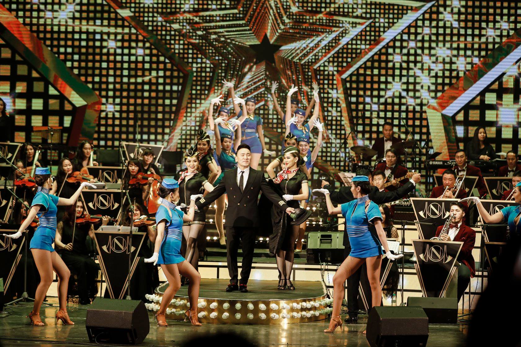 Come Fly With Me тоглолт маш өвөрмөц боллоо